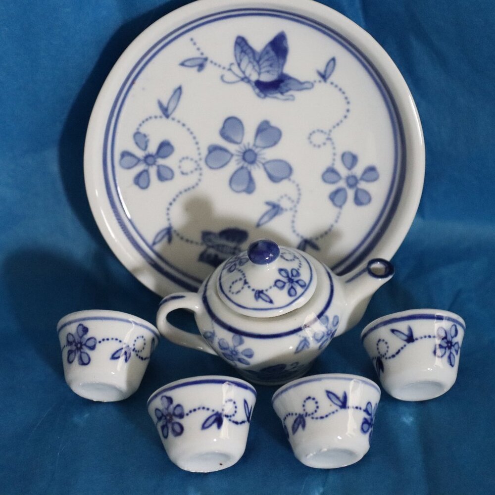 Mini Tea Set Blue and White Tea Pot 4 Cups and Plate
